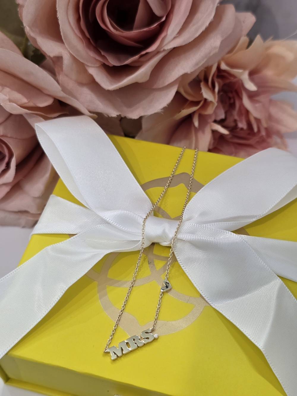 Kendra Scott Gold 'MRS.' Pendant Necklace